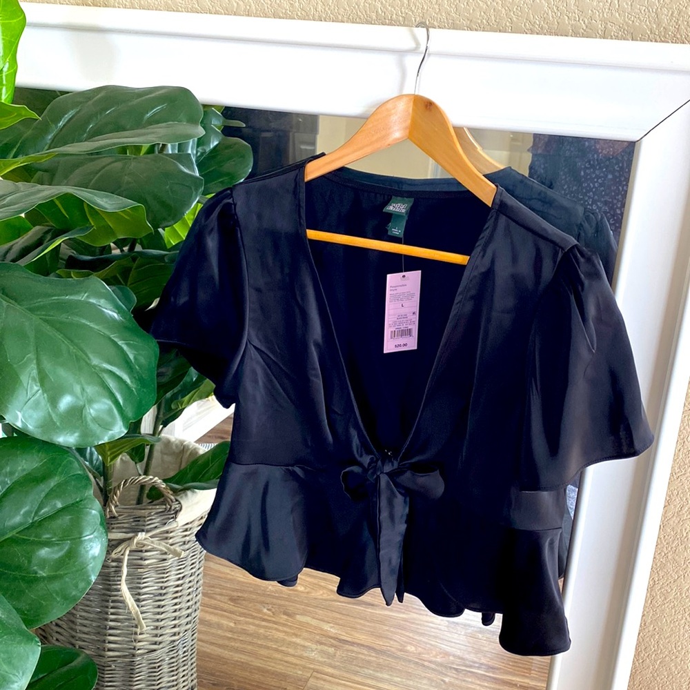 Wild Fable black cropped ruffle blouse size Large New